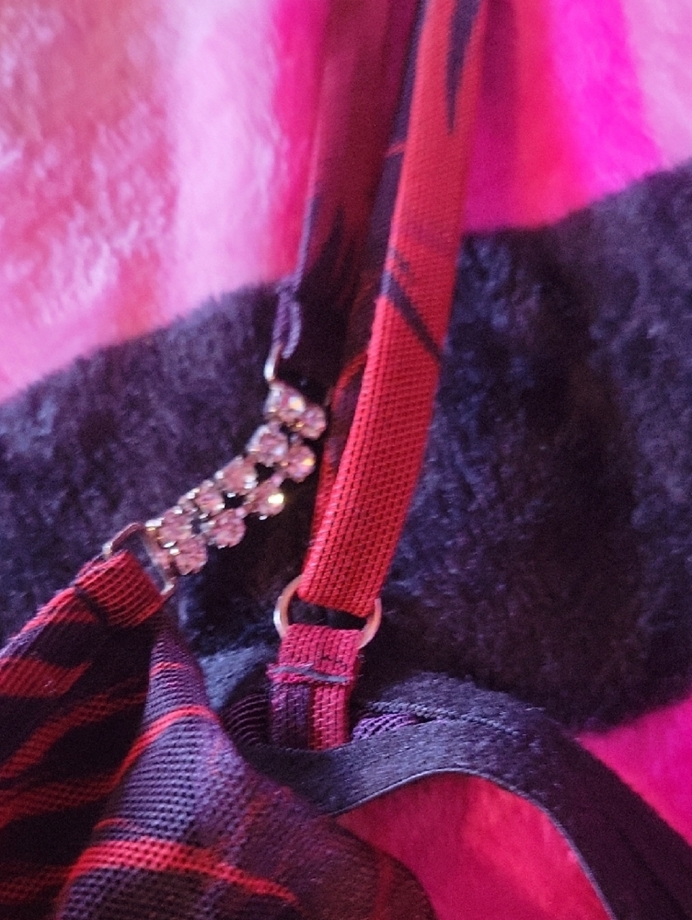 Red Black Patterned Underwire Rhinestone Bra size small - Picture 3 of 5